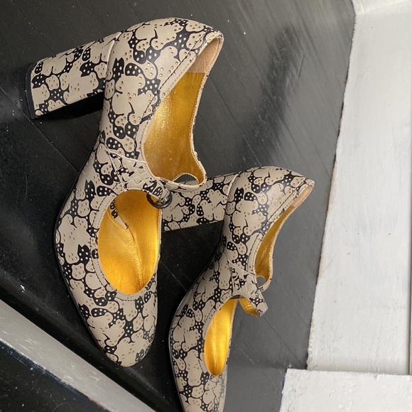 New in box Bottega Veneta shoes, complete with dust covers, box and papers. - Picture 6 of 6